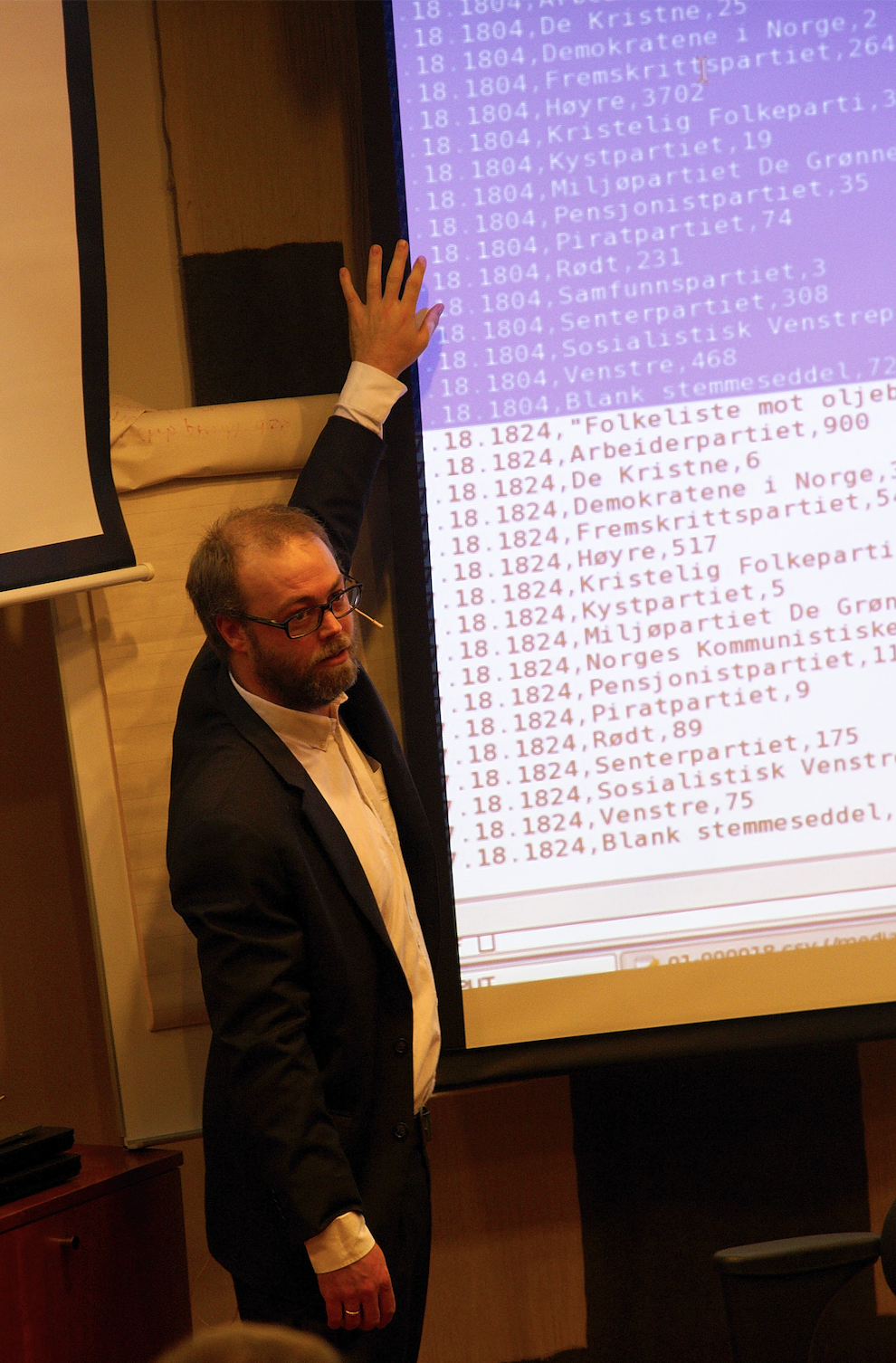 Henrik Nore presenterer e-valg